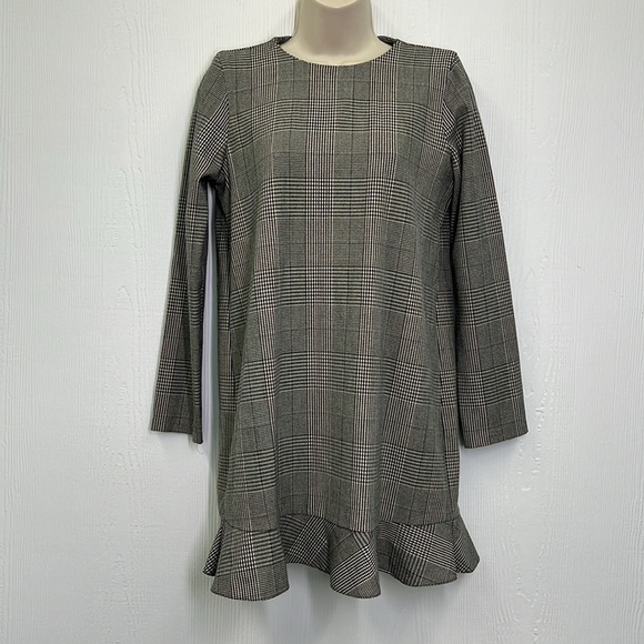 Zara - Houndstooth Plaid Long Sleeve Ruffle Bottom Mini Dress Size Medium - Picture 3 of 12